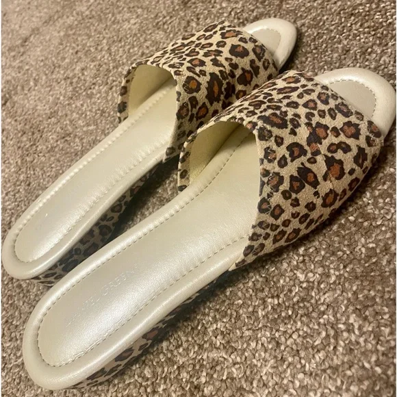 Cheetah Sandals. Great Shape. Stretchy - Picture 2 of 5